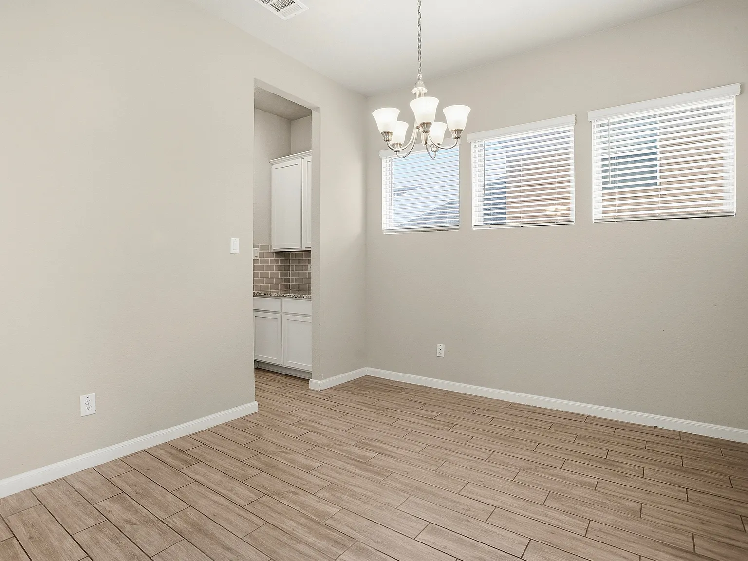 5 bed, 4.0 bath, 2962 sqft, $2,800 — Photo 4