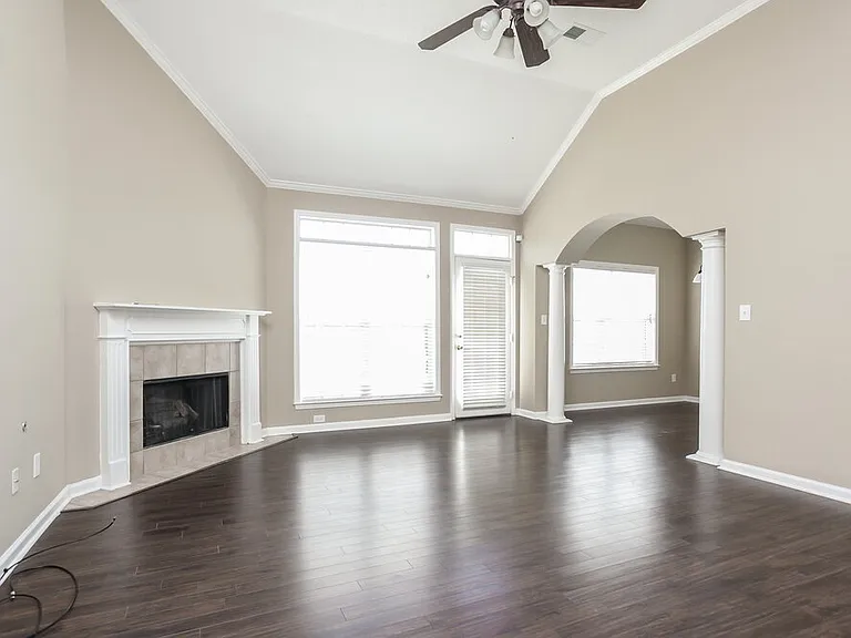 10183 Tall Hickory Dr — Photo 2