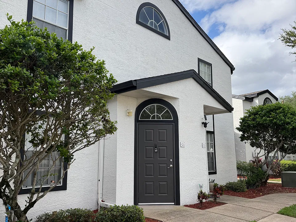 1613 Columbia Arms Cir #243