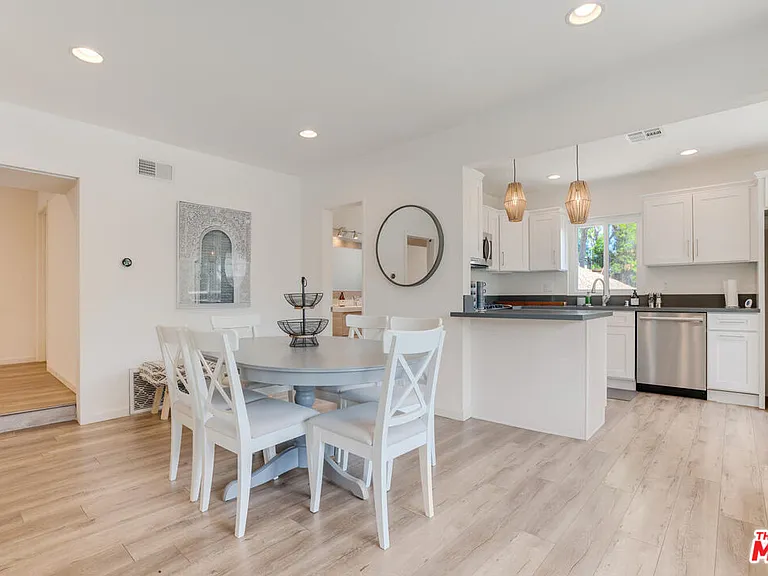 5343 Tendilla Ave — Photo 8