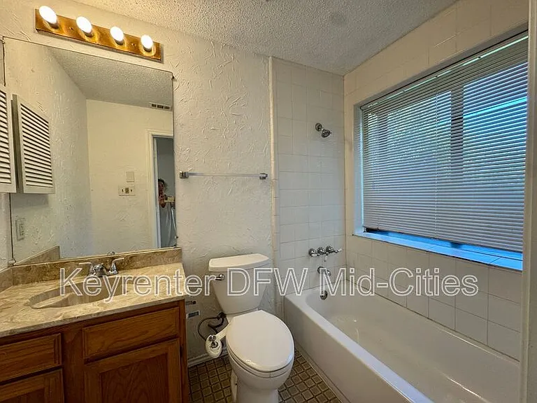 4800 W Lovers Ln #224 — Photo 13