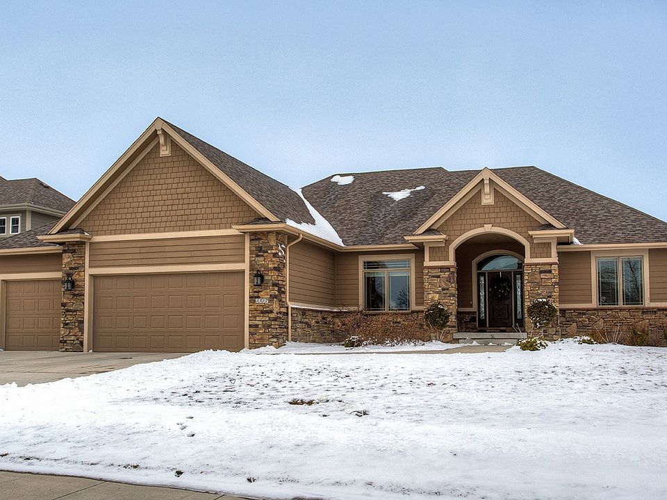 1st image of 1317 Oakwood Dr