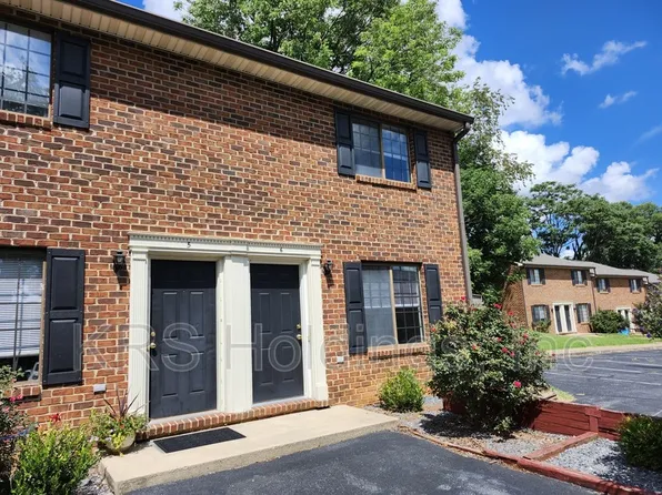 211 S Waverley St APT A6, Staunton, VA 24401
