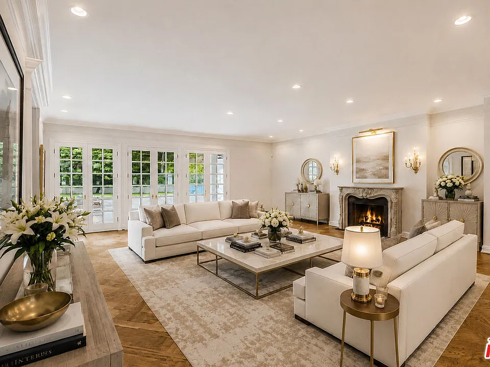 400 Evelyn Pl