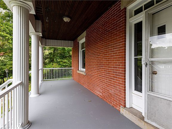 5th image of 98 Acheson Ave