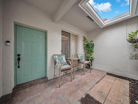 5th image of 2851 E Aragon Boulevard #5