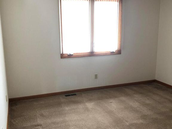 5th image of 1606 Schubert Dr
