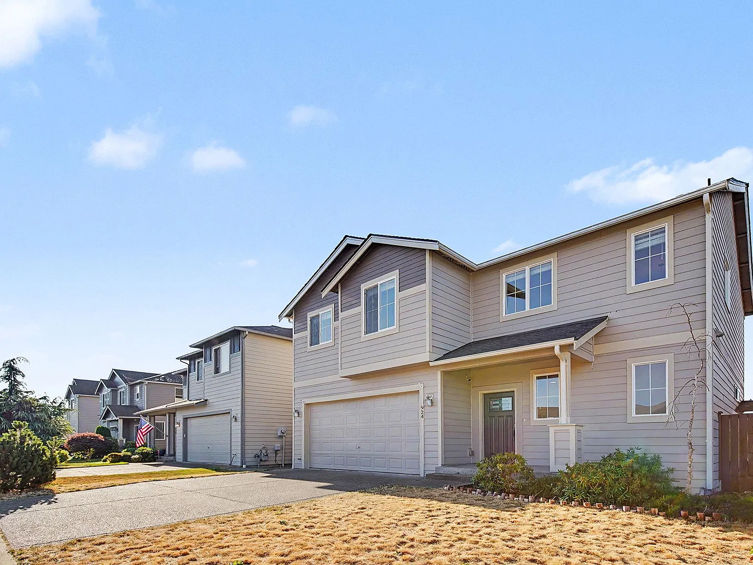 4 bed, 2.5 bath, 1940 sqft, $3,200 — Photo 3