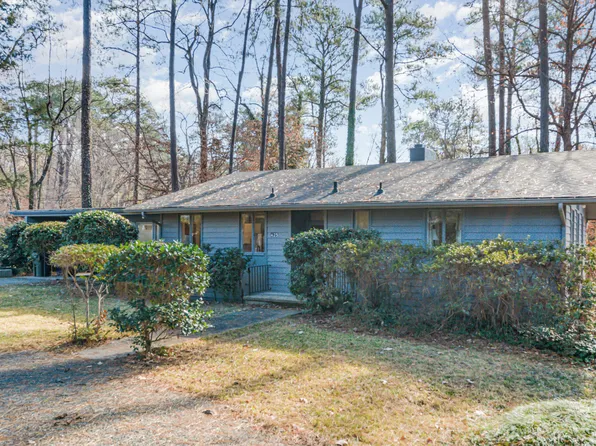 425 Brookside Dr, Chapel Hill, NC 27516