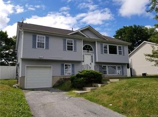 3 Dogwood Dr, Middletown, NY 10940