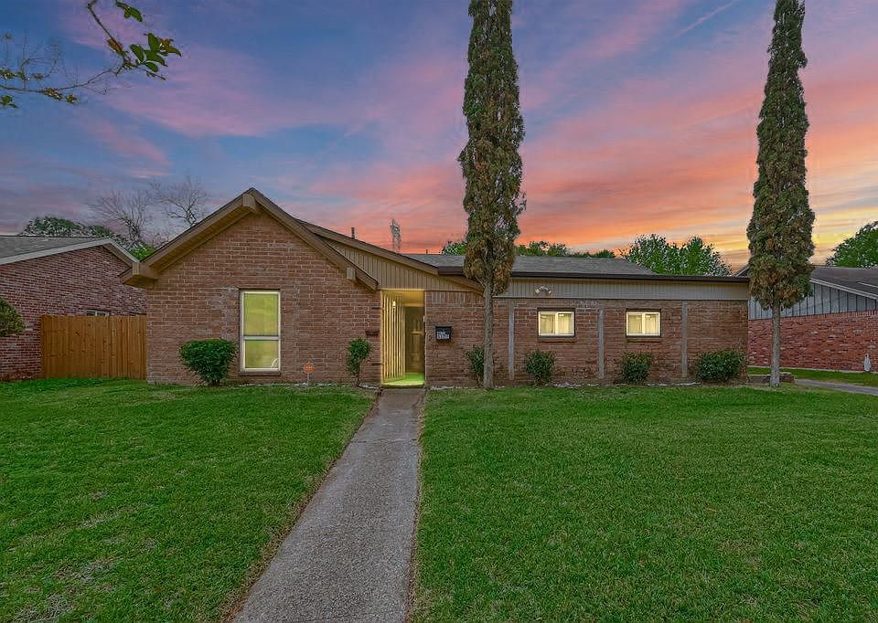 1st image of 5107 Trail Lake Dr