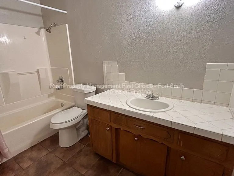 1010 S 19th St #2 — Photo 11