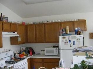 7019 S Stratton Ln, Gurnee, IL 60031