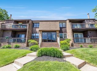 202 Sharon Garden Ct, Woodbridge, NJ 07095