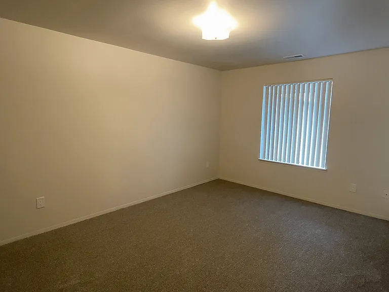Lakeside Village Apartments — Photo 104