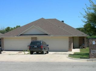 748 Stribling Cir, Azle, TX 76020