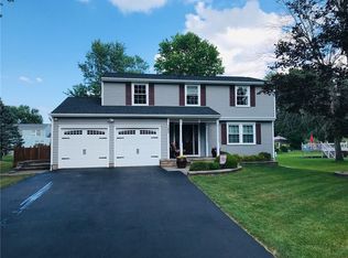 123 Thistlewood Ln, Spencerport, NY 14559