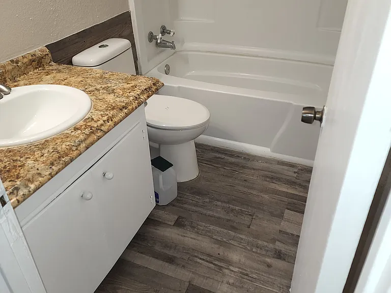 1322 Ormond Dr — Photo 3