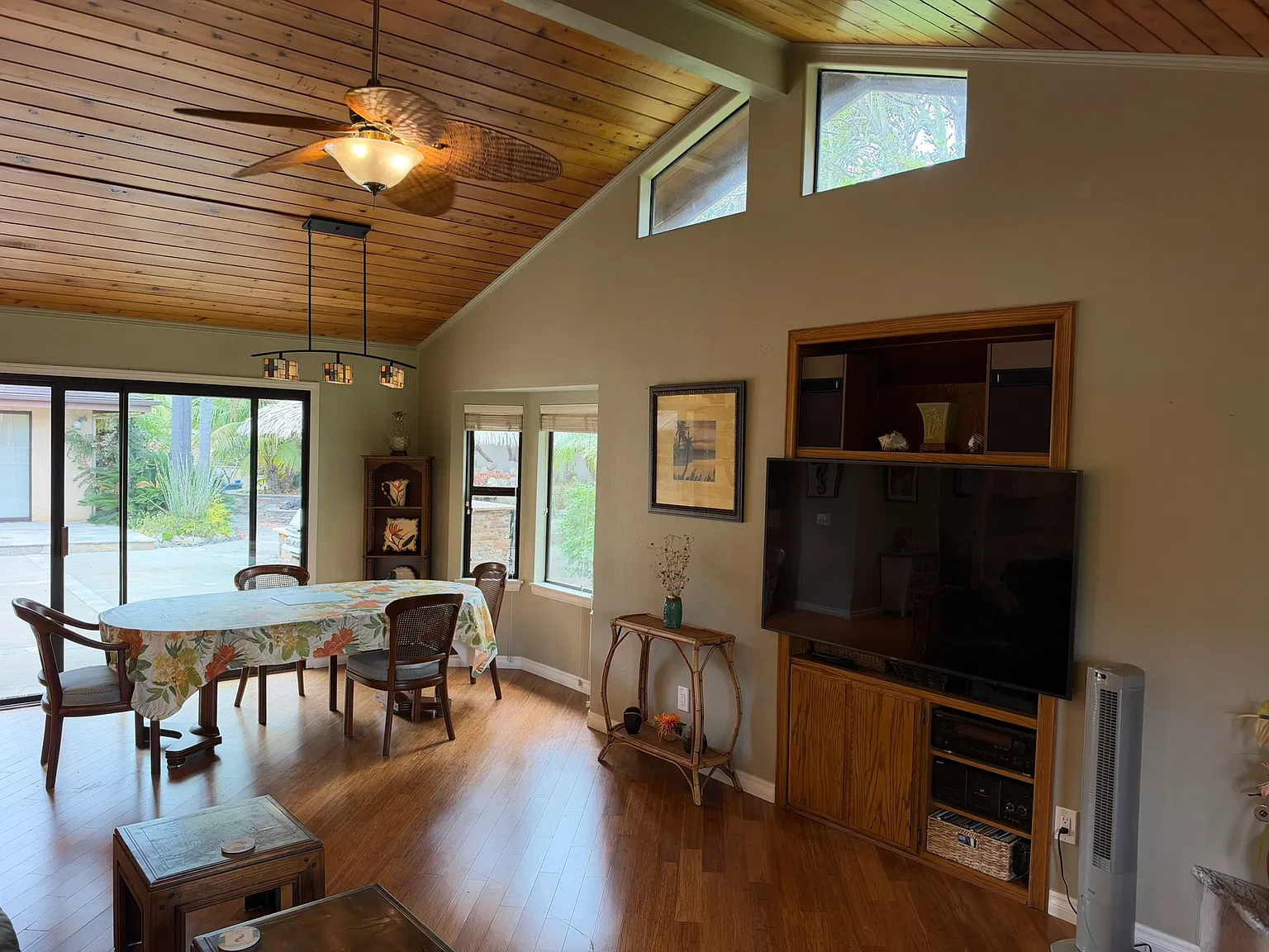 3 bed, 2.5 bath, 2858 sqft, $5,750 — Photo 4