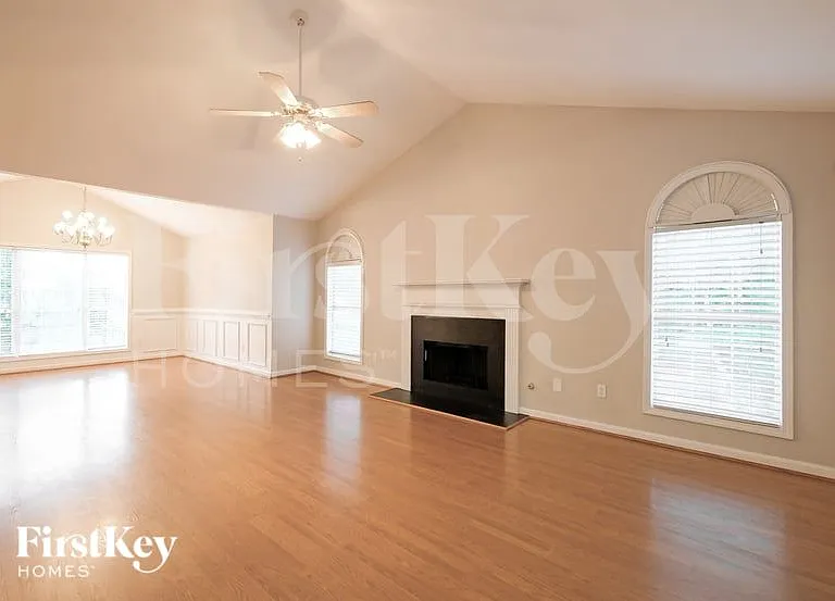 3810 Riversong Dr — Photo 4