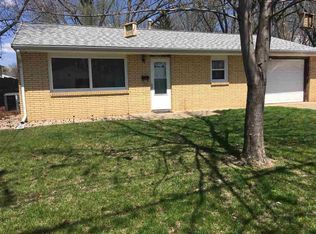 2003 Windsor Dr, Pekin, IL 61554