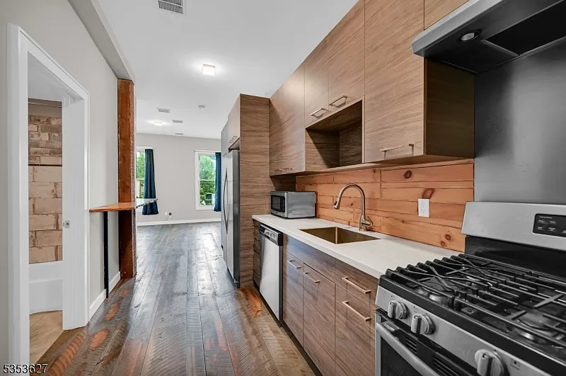 1 bed, 1.0 bath, $1,595 — Photo 2