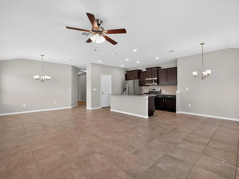 1919 Mexia Dr — Photo 5