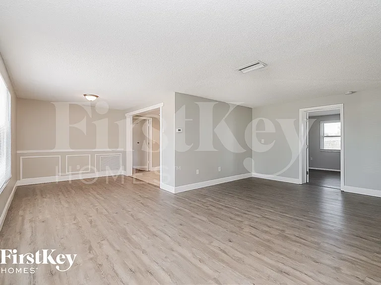 3641 Windham Dr — Photo 2