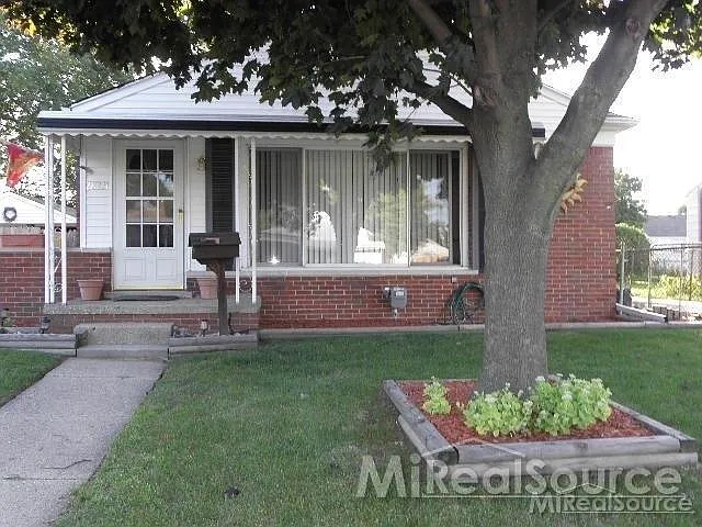 28231 Edward St photo 1