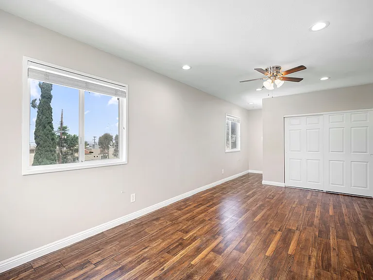10227 Helendale Ave — Photo 16