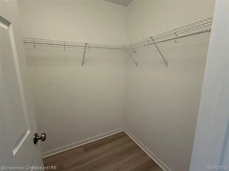 8413 Heywood Cir — Photo 15