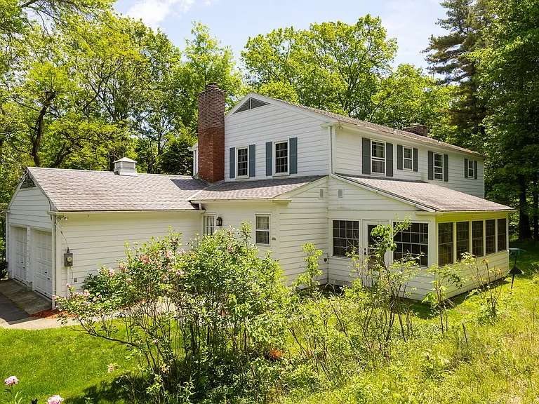 50 Aspinwall Rd — Photo 2
