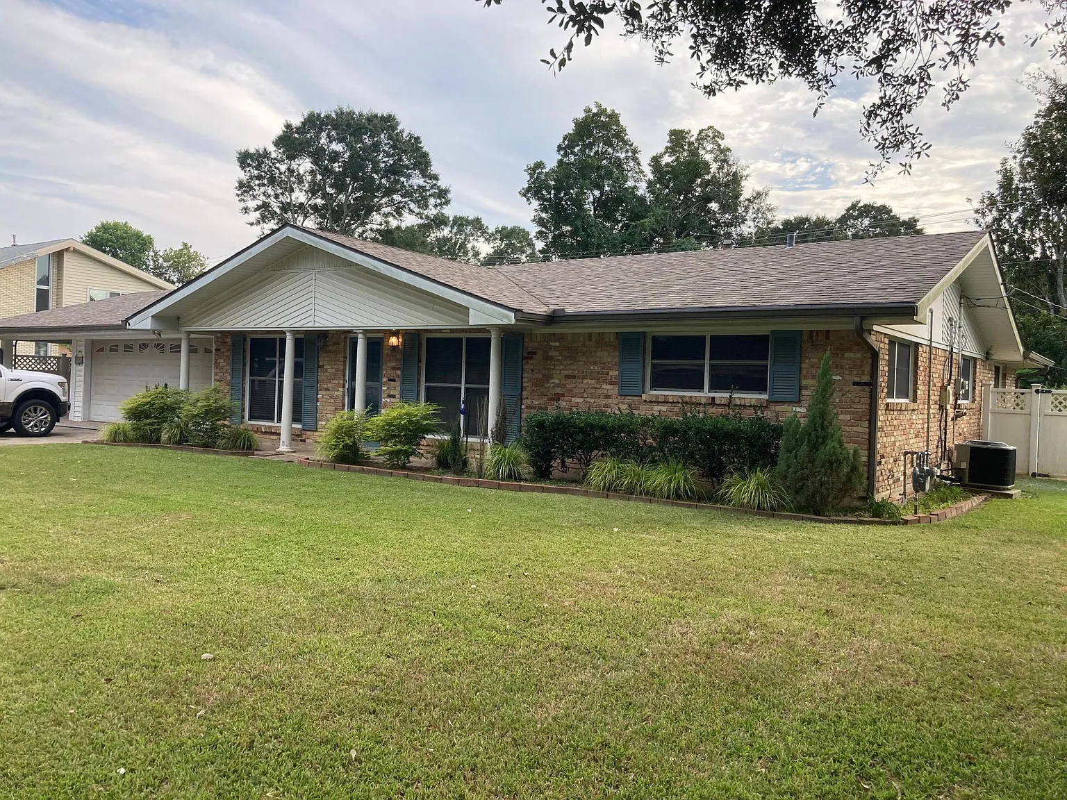 4 bed, 2050 sqft, $2,100 — Photo 1