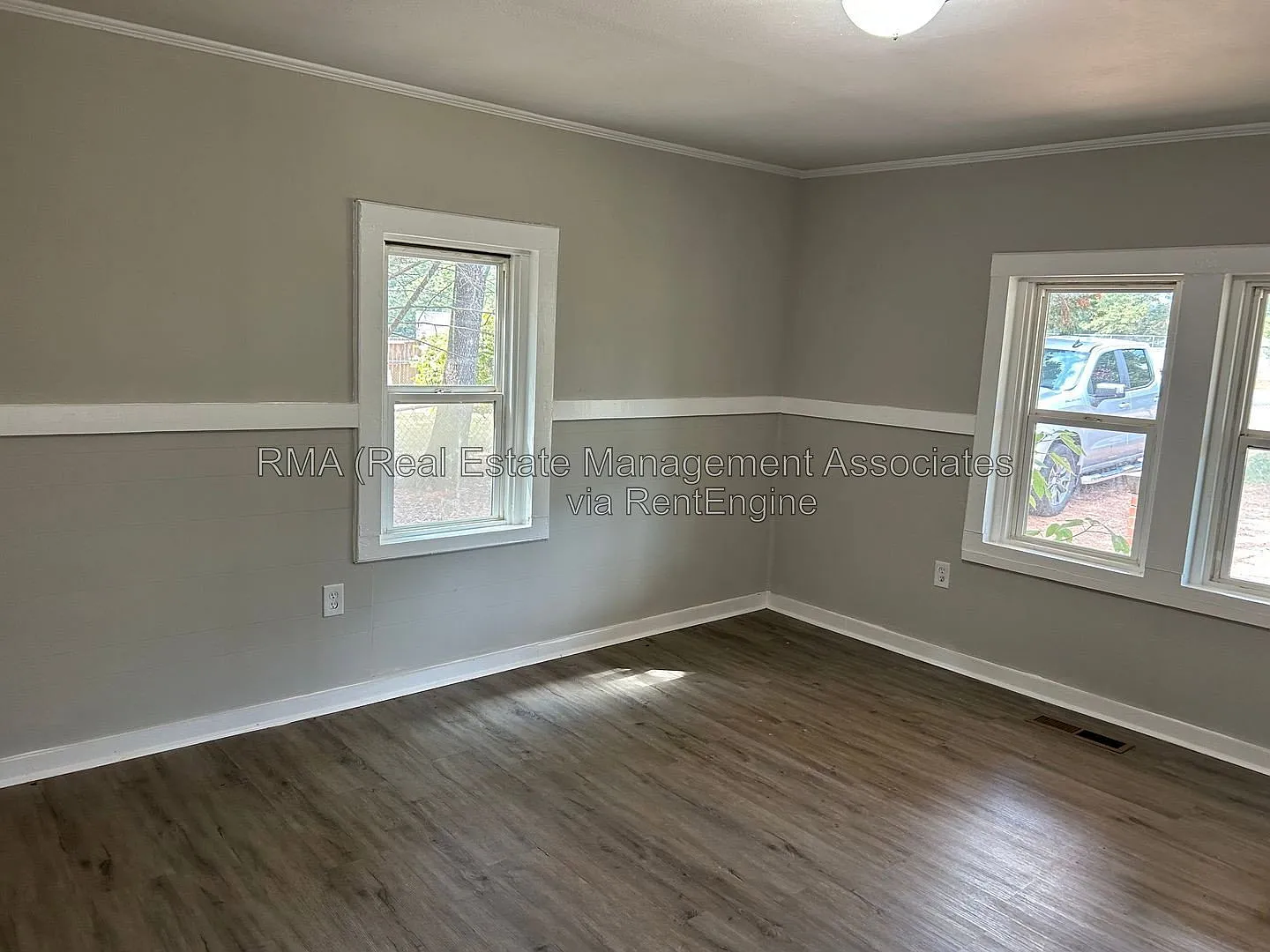 2 bed, 1.0 bath, 784 sqft, $1,050 — Photo 2