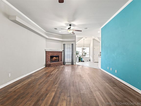 3rd image of 14608 S Oak Ct