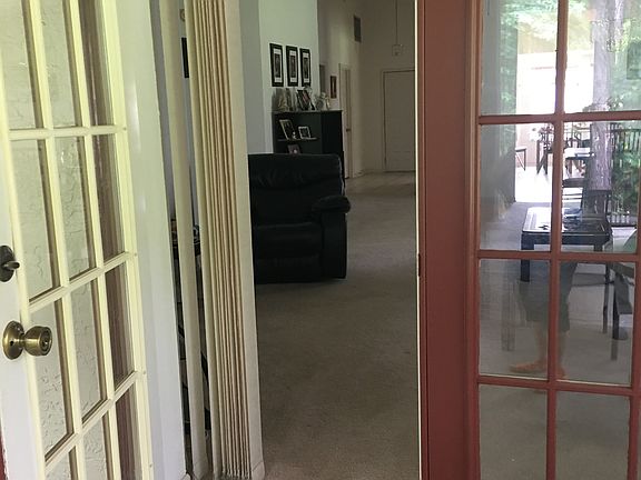 3rd image of 124 Braeburn Cir