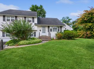 2 Leland Rd, Edison, NJ 08817