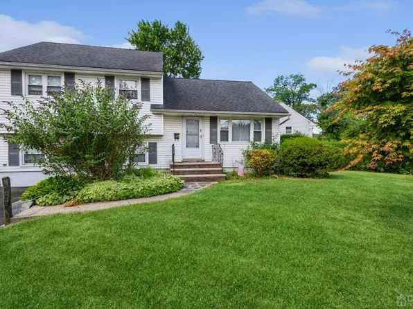 2 Leland Rd, Edison, NJ 08817