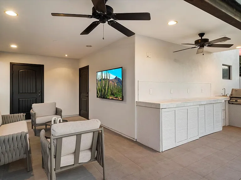 3827 E Hazelwood St — Photo 31