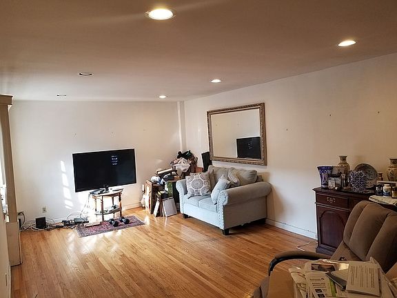 3rd image of 144-75 Melbourne Ave APT 6E