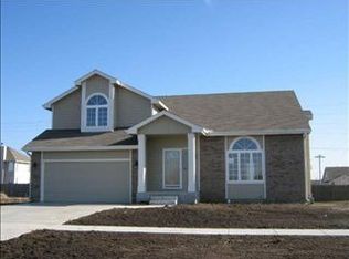 2646 SW Sherwood Park Dr, Topeka, KS 66614