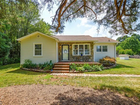 7709 Jackson School Rd, Browns Summit, NC 27214