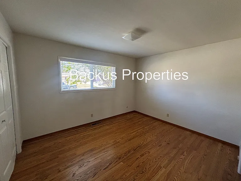 211 Chaucer Dr — Photo 13