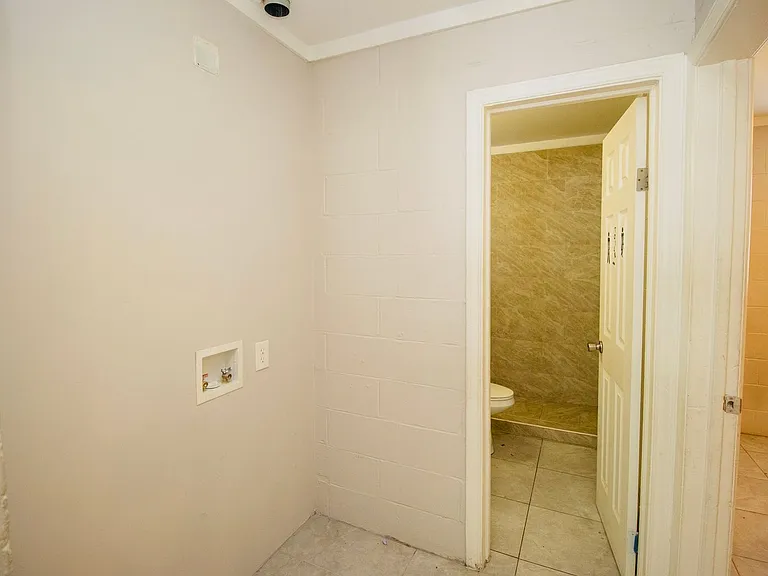 2447 Gervais St #B — Photo 9