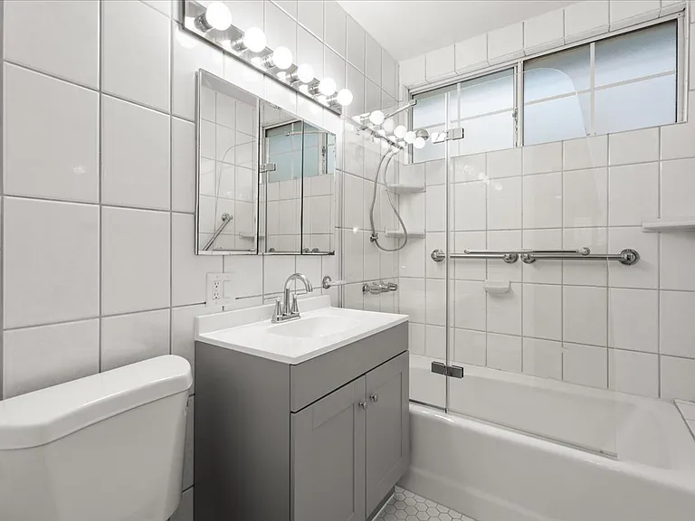 2126 Selby Ave — Photo 18