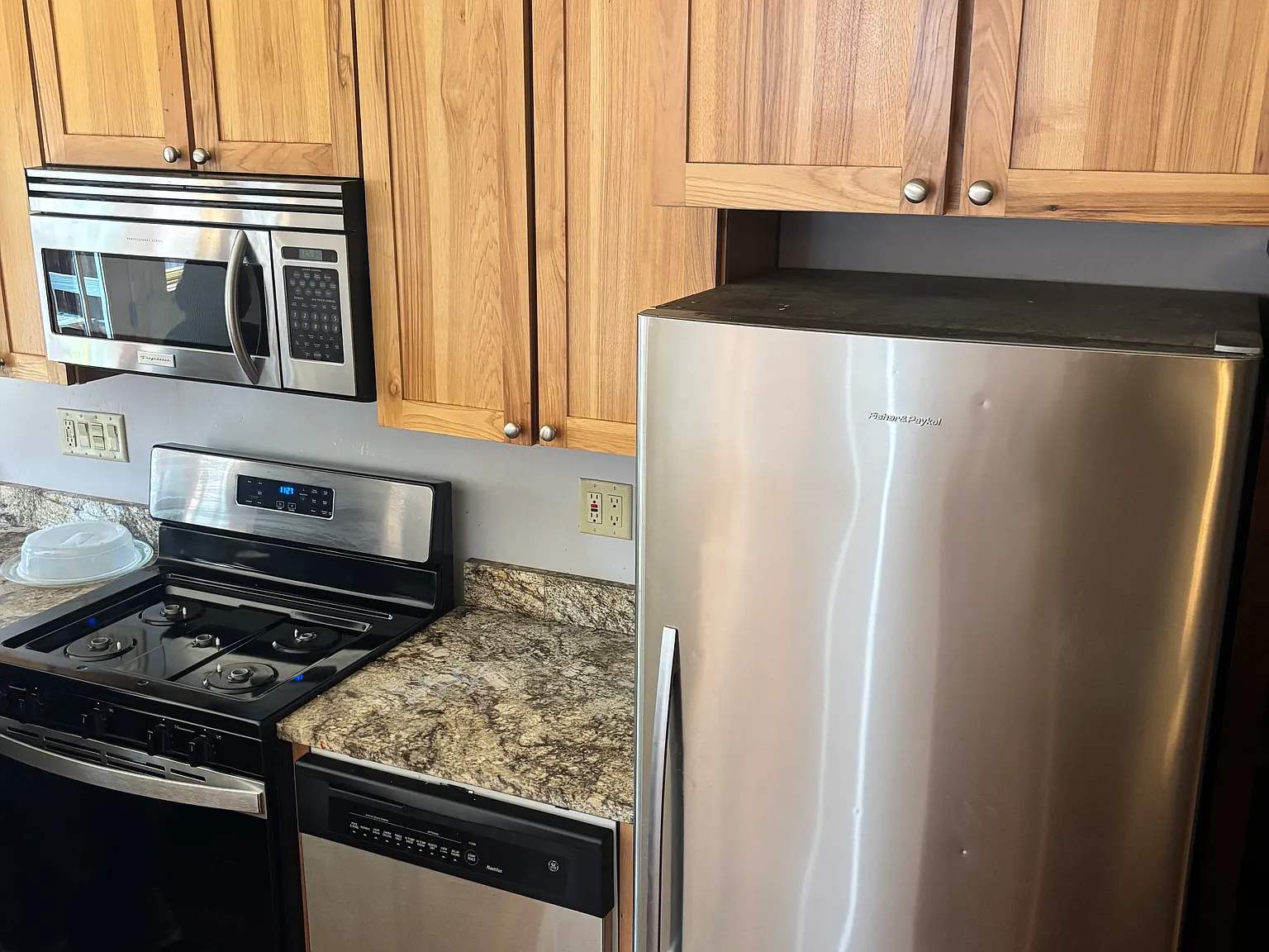 3 bed, 2.5 bath, 1770 sqft, $5,000 — Photo 3