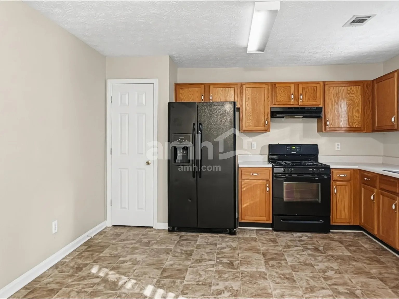 3 bed, 2.5 bath, 1132 sqft, $1,960 — Photo 3