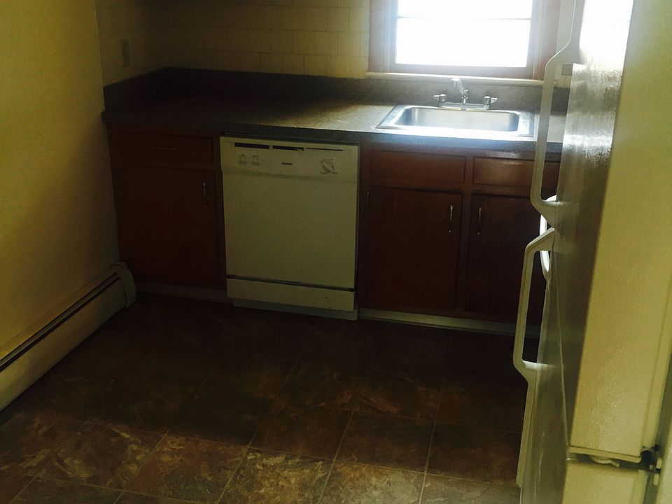 1st image of 10 Moorland Ave APT 1