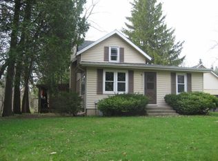 W325S10373 Beulah Rd, Mukwonago, WI 53149