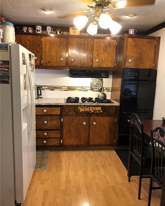 2nd image of 37 Tennyson St